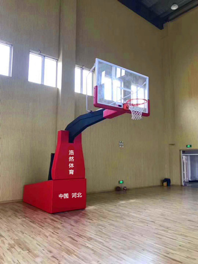 四川省成都某中學(xué)安裝室內(nèi)電動(dòng)液壓籃球案例